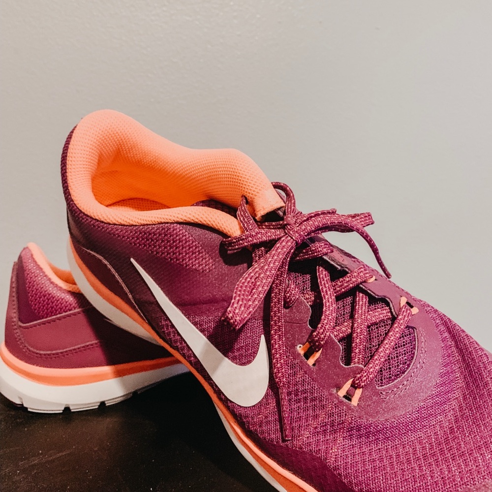 BRAND NEW Nike Tennis Shoes (9)